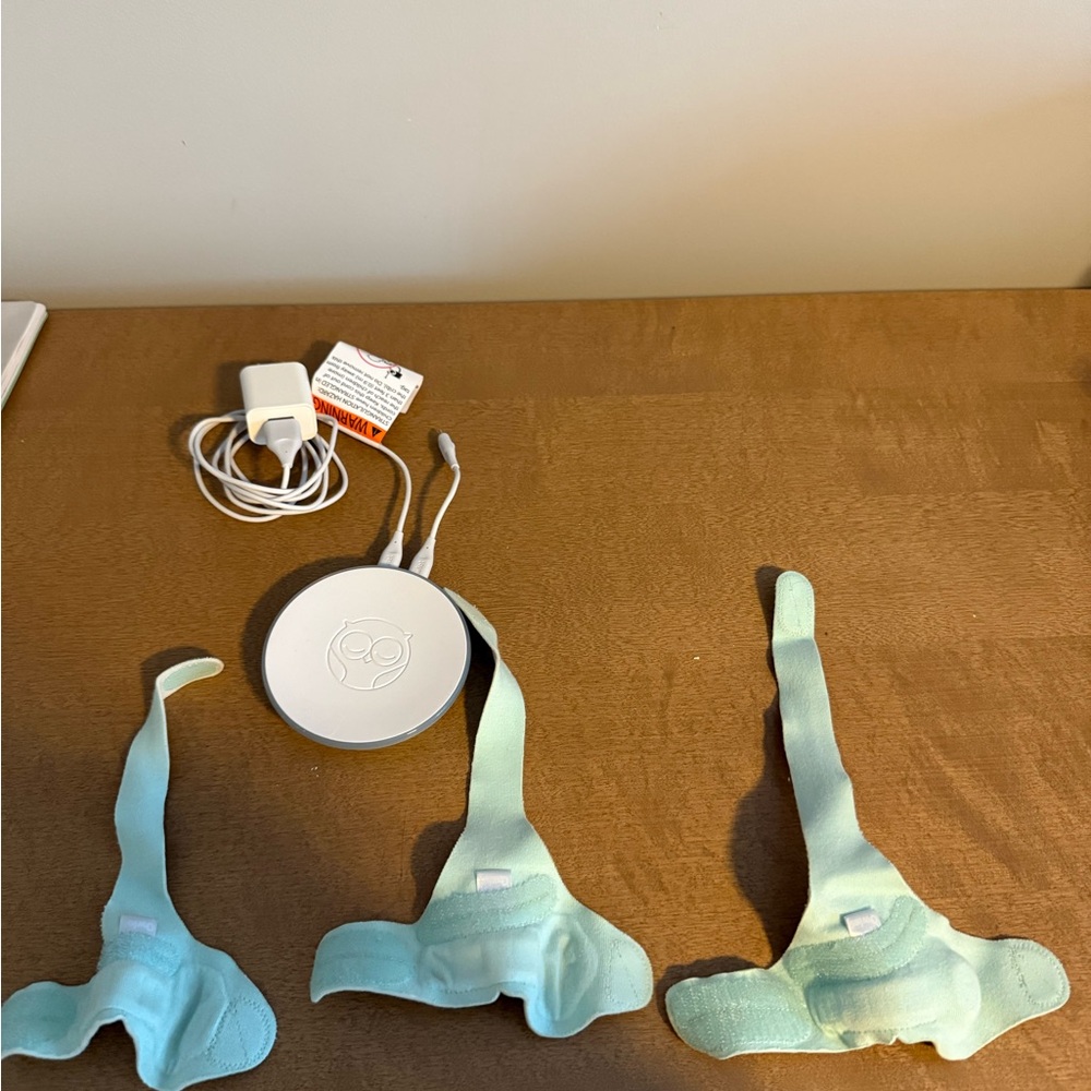 Owlet Smart Wearable Baby Monitor Charging Pad with Mint Accessories